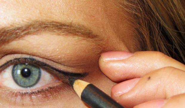 Jak przyciemnić eyeliner: podstawowe zasady i funkcje