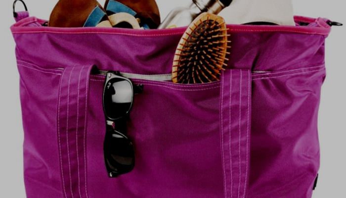 15 choses principales que chaque fille devrait avoir dans son sac!