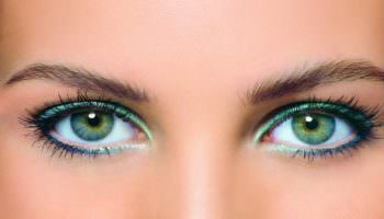 Toutes les subtilités du maquillage pour les yeux bleu-vert + 30 exemples de photos