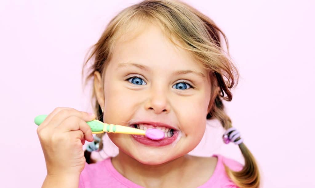 Jak wybrać pastę do zębów dla dziecka: od 1 roku, od 3 lat i dla innych grup wiekowych