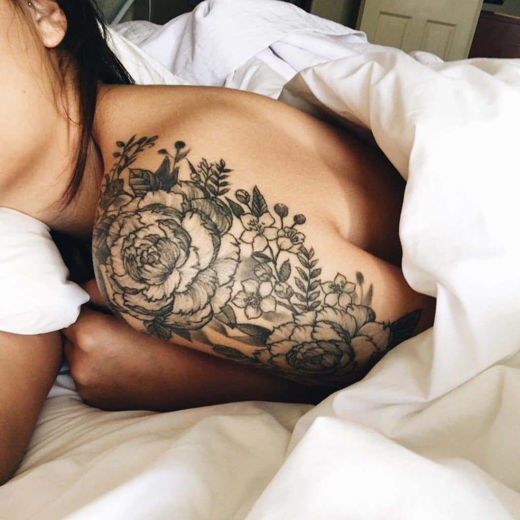Kobiece tatuaże na ramieniu - najlepsze pomysły! (70 zdjęć)