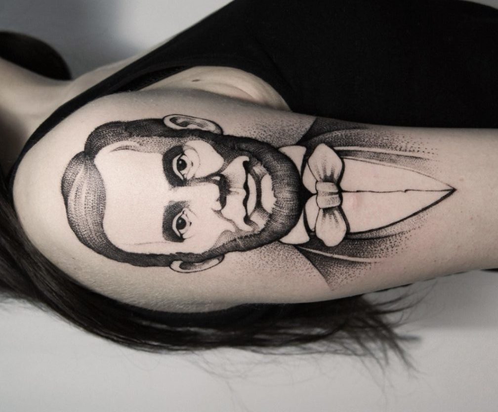 Damskie tatuaże na przedramieniu i ramieniu - ciekawe pomysły (53 zdjęcia)