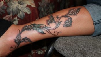 Tatuaże na nogach kobiet - ciekawe pomysły (50 zdjęć)